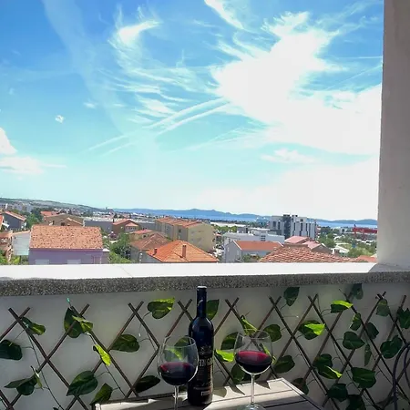 Holiday Apartment *